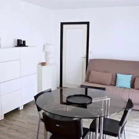 Beau 2 Pieces Avec Balcon Proche De La Plage *